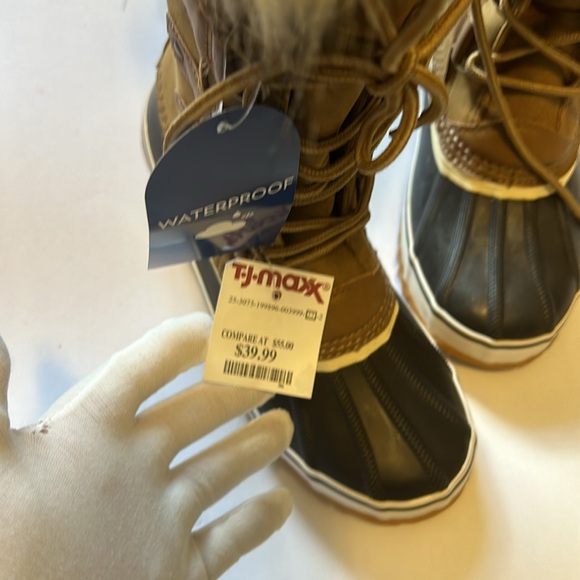 Woman’s Ella Waterproof Boot - Picture 8 of 8